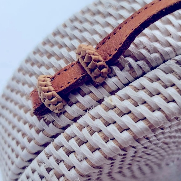 Nantucket Style Large Crossbody Woven Rattan Bag - Picture 15 of 16